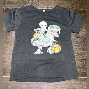 👕 5-6years Halloween tshirt skeleton riding a dinosaur
